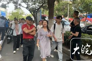 现场球迷看见国足进球被吹懵了：为什么不算？